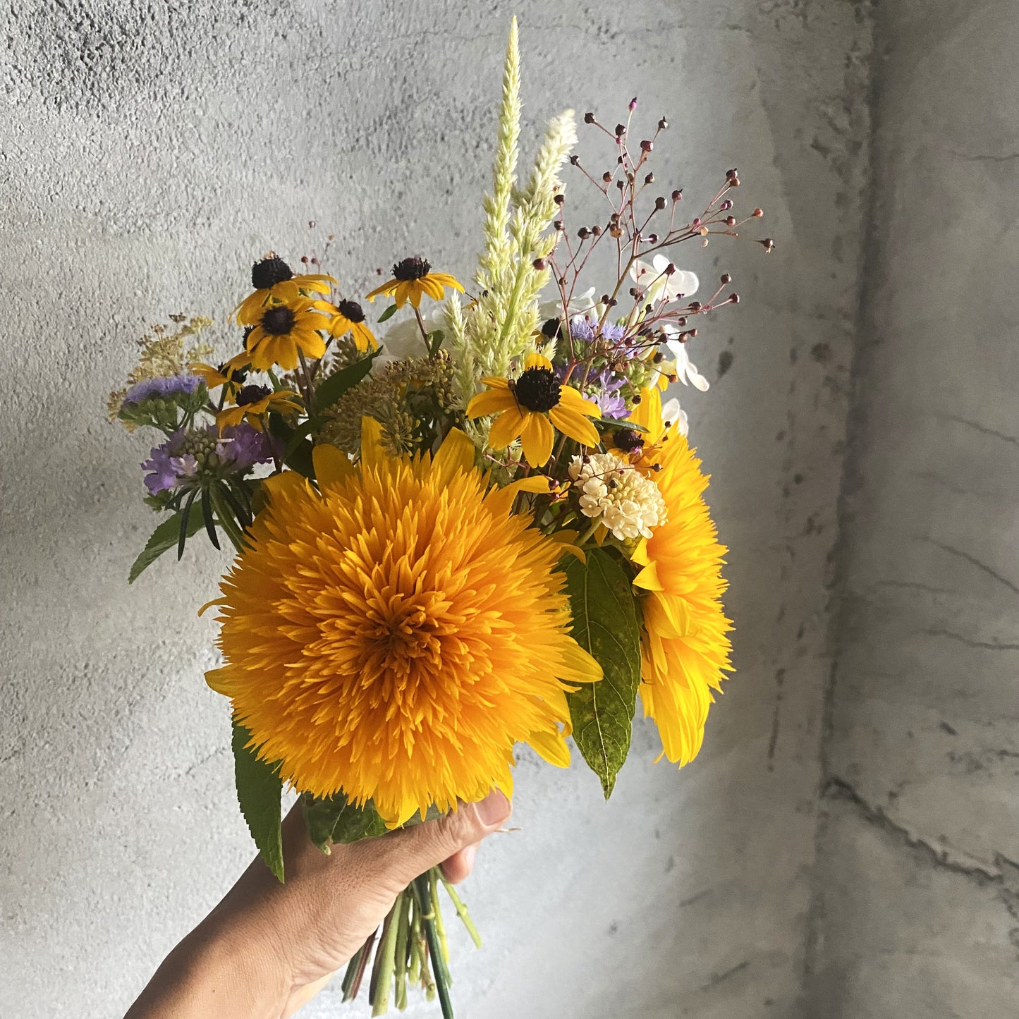 Seasonal Organic Garden Bouquet, Medium Size
